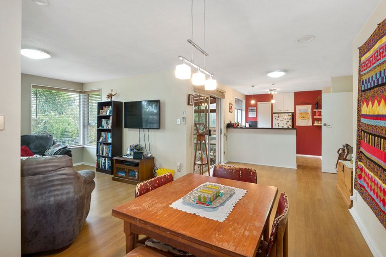 Photo of property in 49 Oakley Crescent, Hornby, Christchurch, 8042