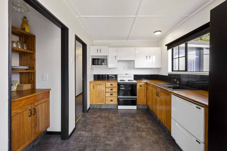 Photo of property in 28 Mccarthy Street, Hawera, 4610