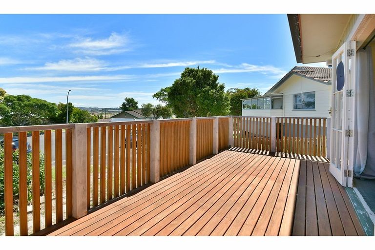 Photo of property in 11 Merida Place, Unsworth Heights, Auckland, 0632