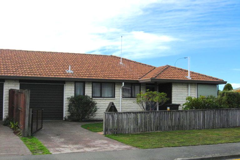 Photo of property in 2/2 Thornhill Place, Sockburn, Christchurch, 8042