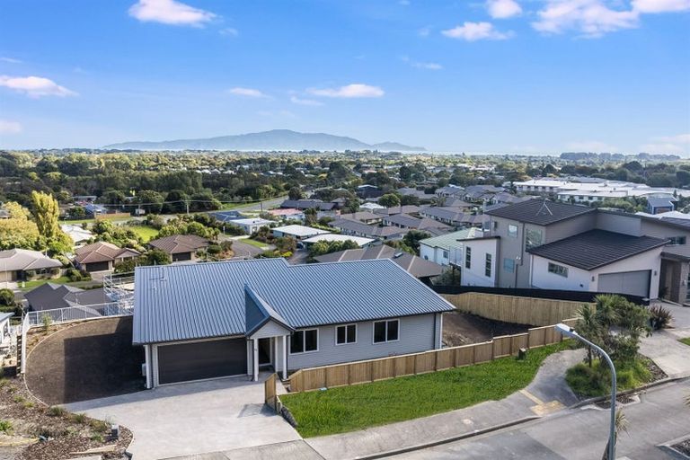 Photo of property in 64 Kakariki Grove, Waikanae, 5036