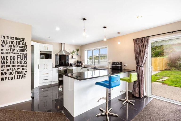 Photo of property in 72 Aotea Drive, Aotea, Porirua, 5024