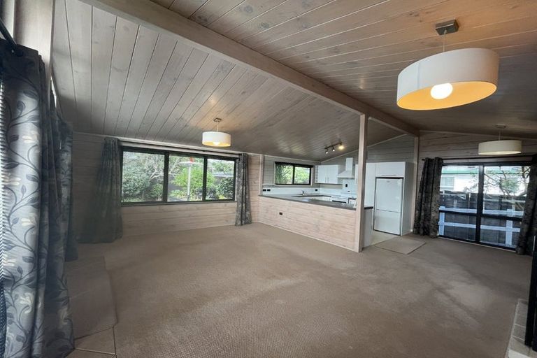 Photo of property in 112 Heta Road, Highlands Park, New Plymouth, 4312