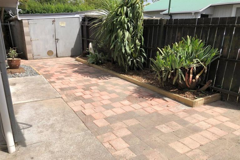 Photo of property in 8 Keeling Road, Henderson, Auckland, 0612