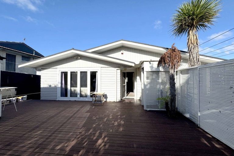 Photo of property in 64 Patons Road, Howick, Auckland, 2014