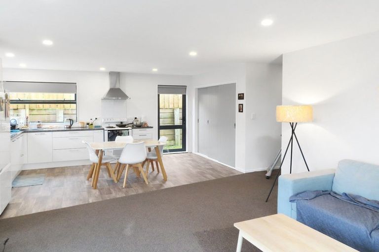 Photo of property in 60a Stewart Drive, Newlands, Wellington, 6037