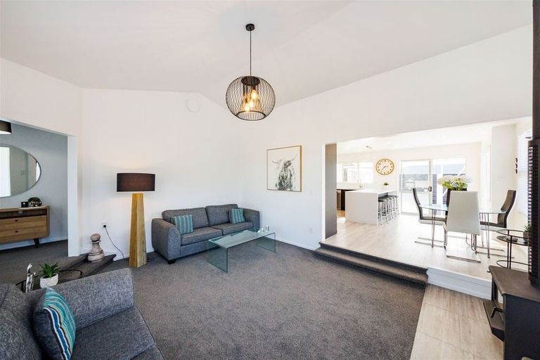 Photo of property in 17 Palliser Place, Milson, Palmerston North, 4414