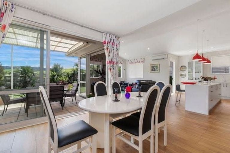 Photo of property in 5 Laly Haddon Place, Matakana, Warkworth, 0985