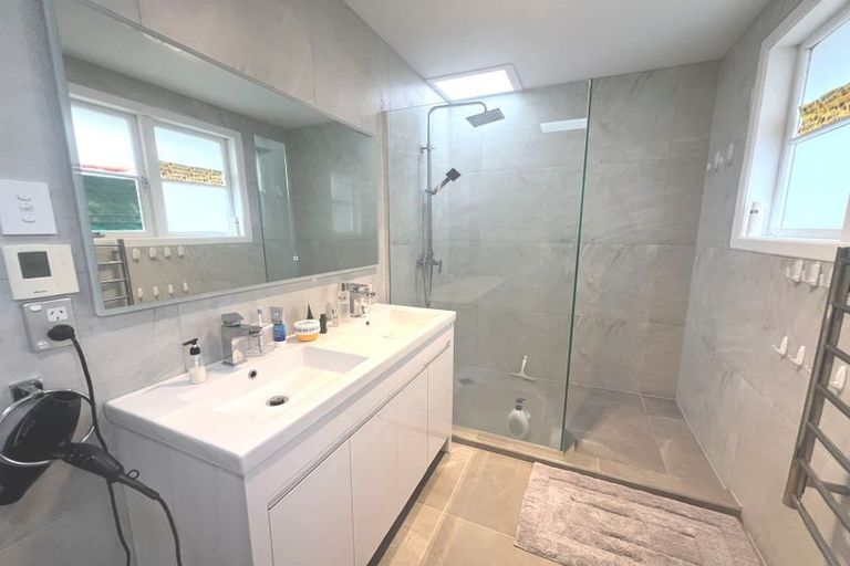 Photo of property in 12 Kereru Street, Henderson, Auckland, 0612
