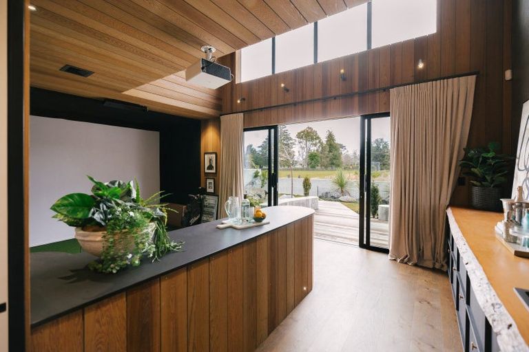 Photo of property in 71 Kanuka Drive, Hokowhitu, Palmerston North, 4410