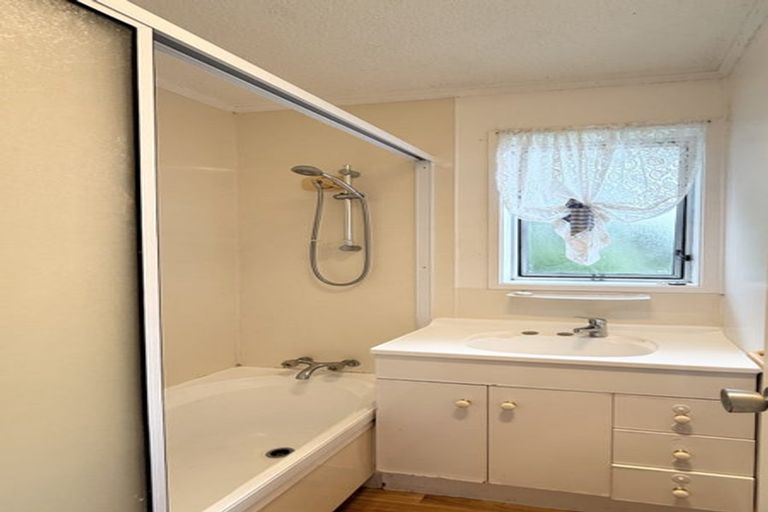 Photo of property in 12 Velma Road, Hillcrest, Auckland, 0627
