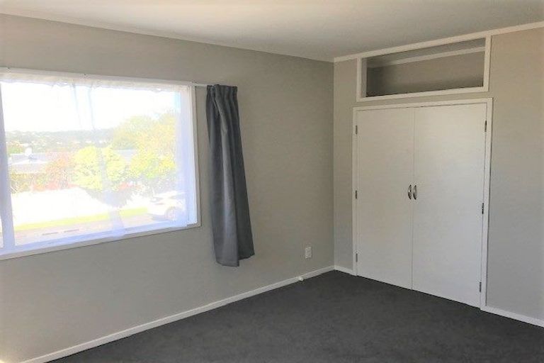 Photo of property in 2 Stallard Place, Glen Eden, Auckland, 0602