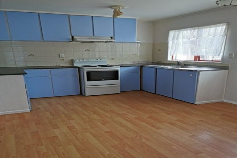 Photo of property in 6 Karamu Street, Te Atatu Peninsula, Auckland, 0610