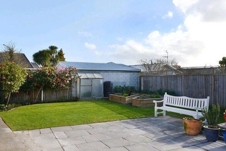 Photo of property in 51 Grahams Road, Ilam, Christchurch, 8041