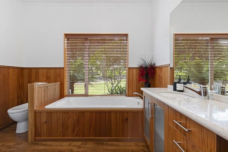 Photo of property in 337d Clarks Beach Road, Clarks Beach, Pukekohe, 2679