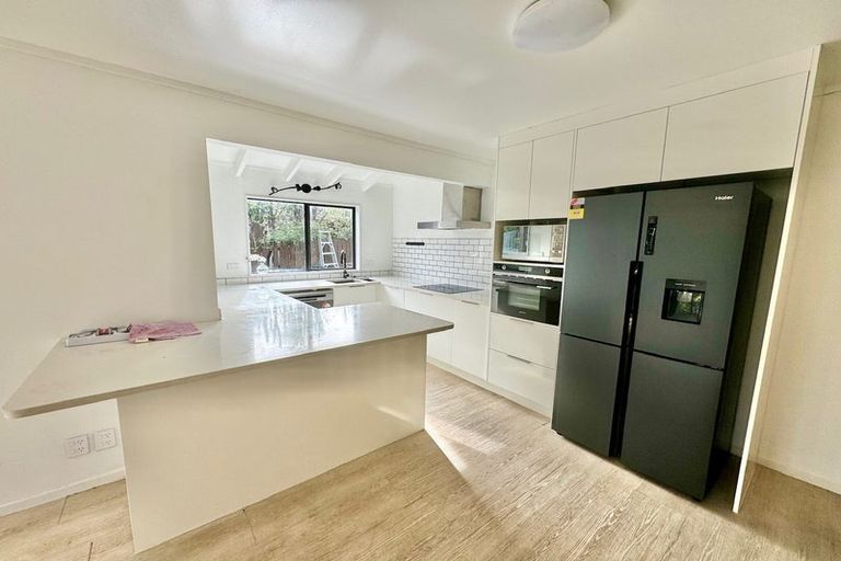 Photo of property in 2/16 Moxham Grove, Massey, Auckland, 0614