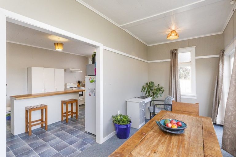 Photo of property in 4 Perrin Place, Kelvin Grove, Palmerston North, 4414