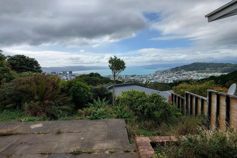 Photo of property in 49 Tanera Crescent, Brooklyn, Wellington, 6021