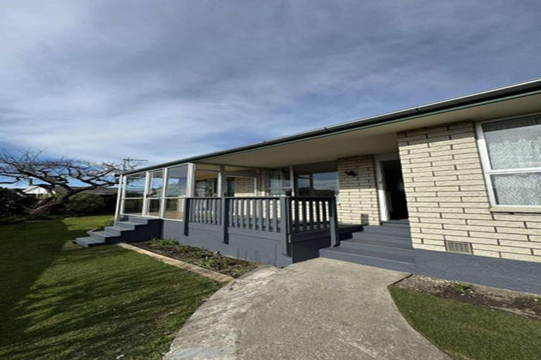 Photo of property in 17 Beeston Place, Redwood, Christchurch, 8051