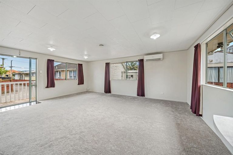 Photo of property in 11a Keeling Road, Henderson, Auckland, 0612