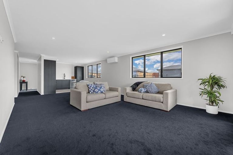 Photo of property in 2 Paapaka Way, Waiuku, 2123