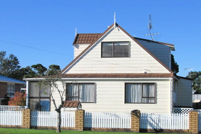 Photo of property in 1/177 Centreway Road, Orewa, 0931