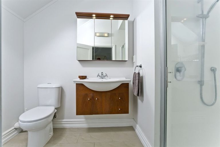 Photo of property in 2/4 Stratford Avenue, Milford, Auckland, 0620