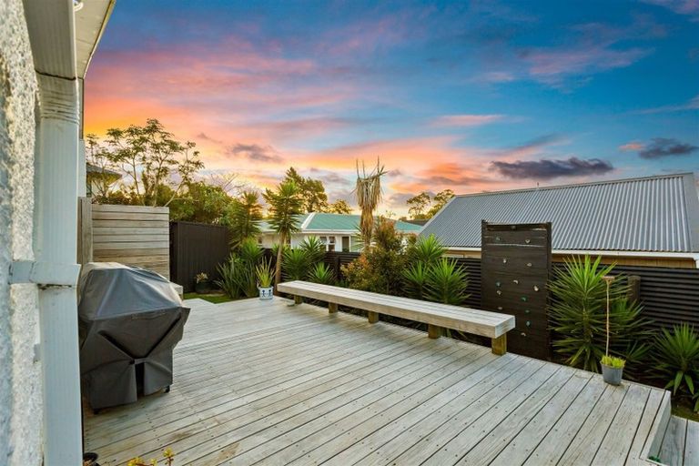 Photo of property in 5 Don Buck Road, Henderson, Auckland, 0614