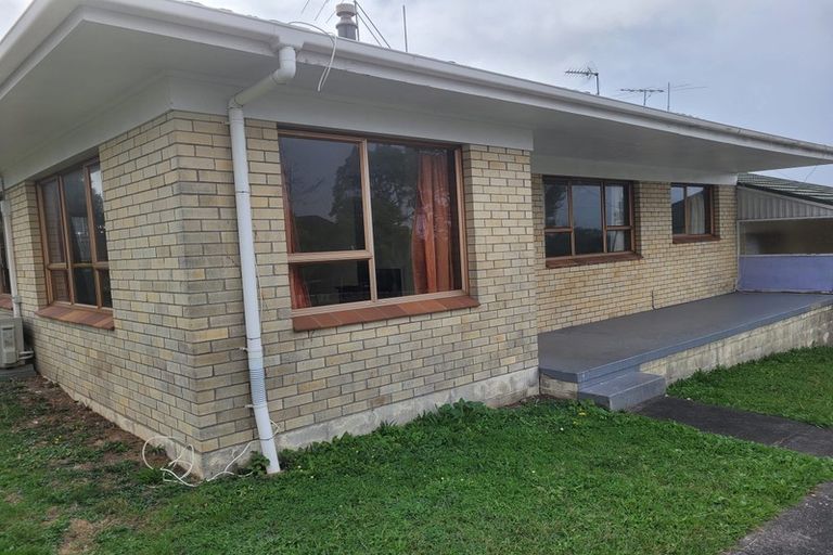 Photo of property in 46 Butterworth Drive, Glendene, Auckland, 0602