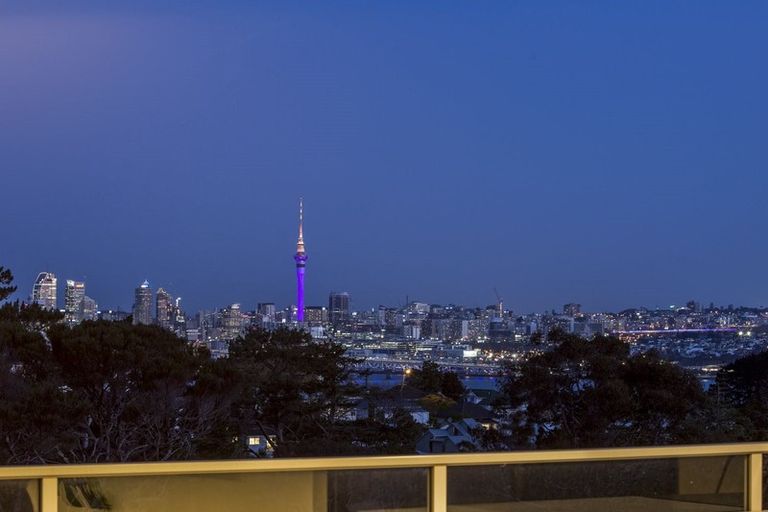 Photo of property in 8c Huka Road, Birkenhead, Auckland, 0626