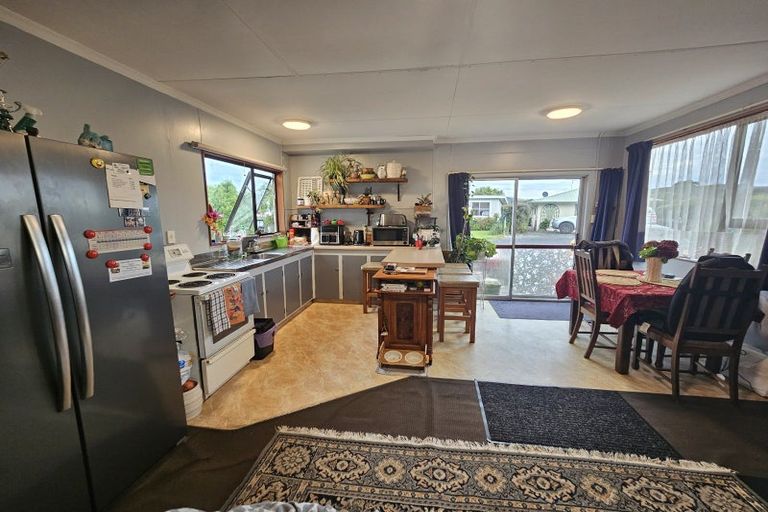 Photo of property in 11 Matai Street, Kaka Point, Balclutha, 9271