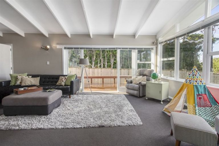 Photo of property in 3 Crompton Road, Massey, Auckland, 0614
