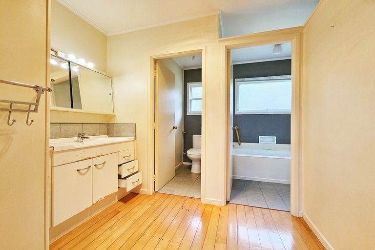 Photo of property in 5 Nicholson Place, Hillcrest, Auckland, 0627