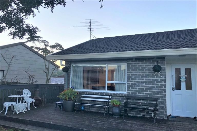 Photo of property in 25 Meadowvale Rise, Titirangi, Auckland, 0604