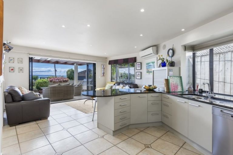 Photo of property in 13 Joydon Place, Stanmore Bay, Whangaparaoa, 0932
