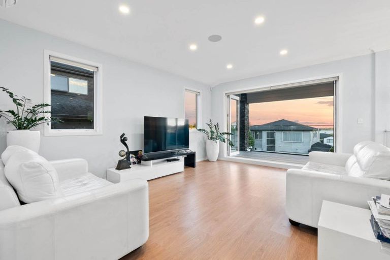 Photo of property in 34 Brickworks Bay Road, Hobsonville, Auckland, 0618