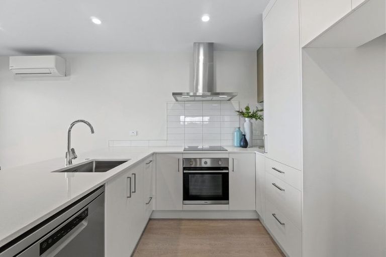 Photo of property in 6/18 Paraone Crescent, Takanini, 2112