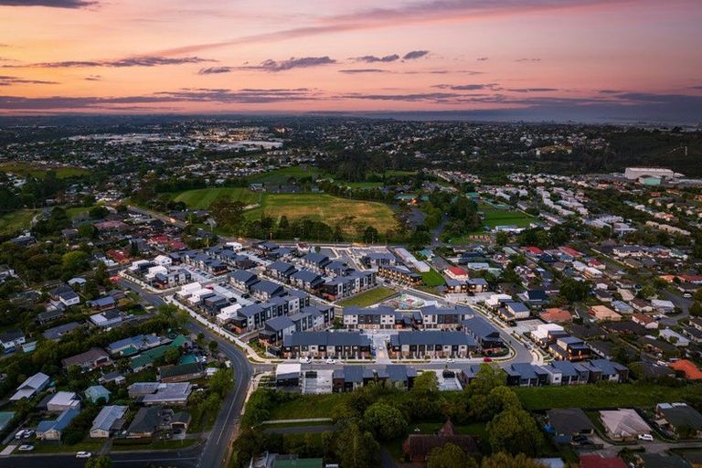 Photo of property in 1/474 West Coast Road, Glen Eden, Auckland, 0602