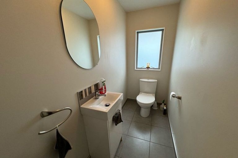 Photo of property in 87a Seaview Road, Glenfield, Auckland, 0629