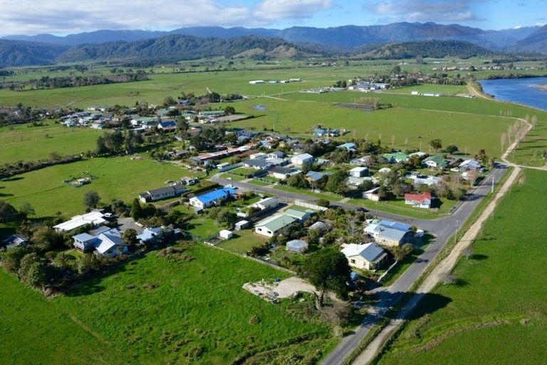 Photo of property in 3 Ray Street, Karamea, 7893