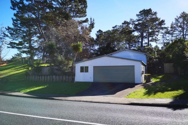 Photo of property in 90 Kemp Road, Massey, Auckland, 0614