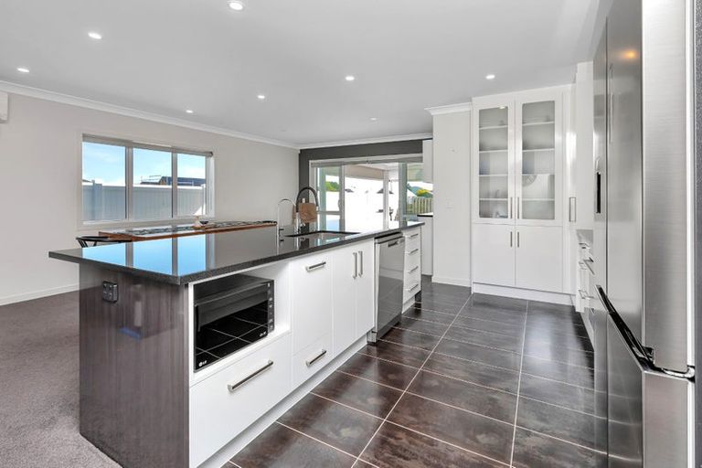 Photo of property in 41 Kaurinui Crescent, One Tree Point, 0118