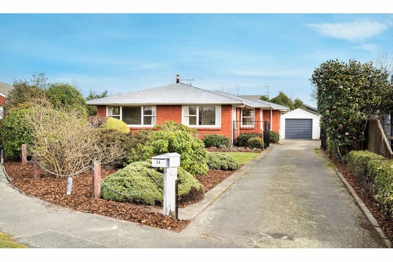 Photo of property in 24 Clipper Place, Redwood, Christchurch, 8051