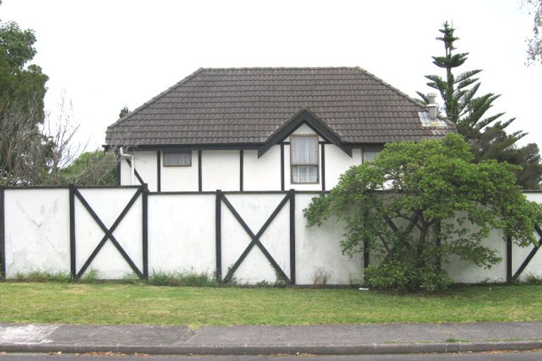 Photo of property in 1/48 Tree View Avenue, Glenfield, Auckland, 0629