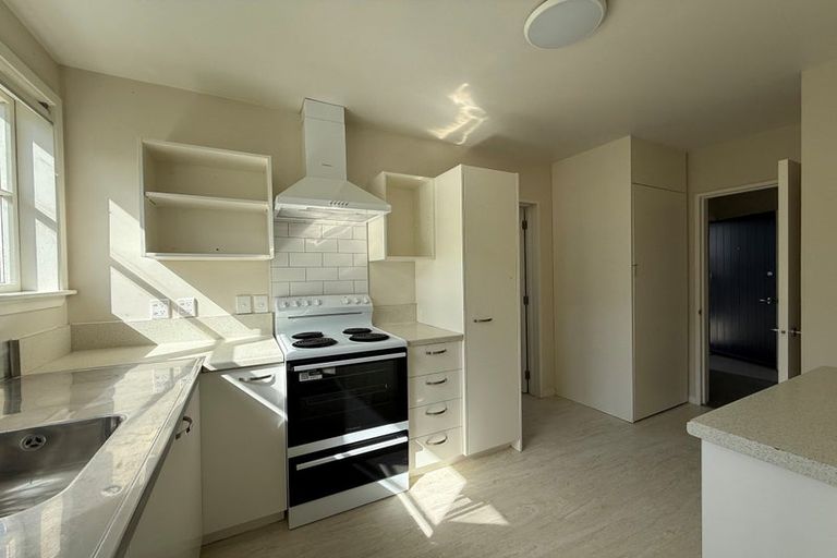 Photo of property in 14 Broadbent Street, Riccarton, Christchurch, 8041