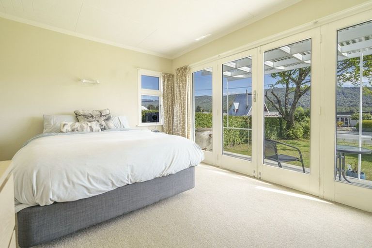 Photo of property in 23 Home Street, Manapouri, 9679