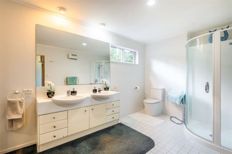 Photo of property in 8 Hebe Place, Birkenhead, Auckland, 0626