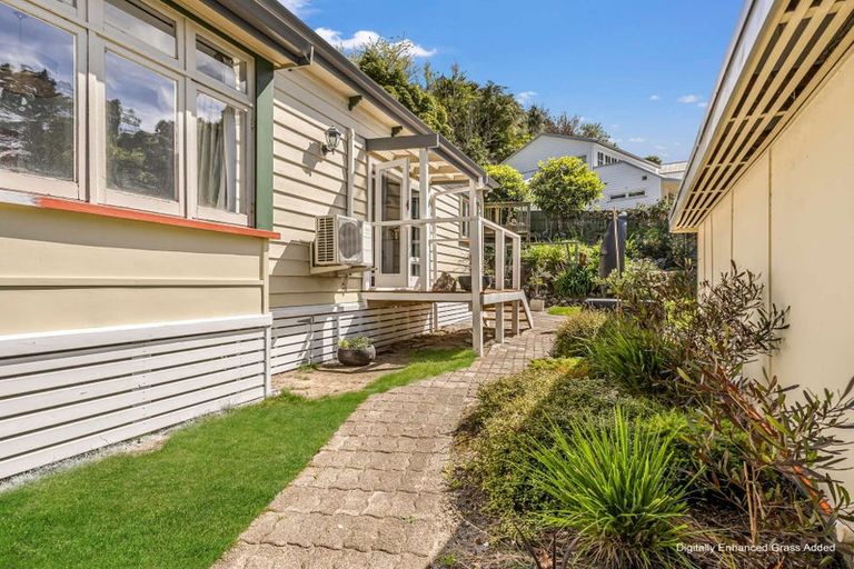 Photo of property in 32 Coote Road, Bluff Hill, Napier, 4110