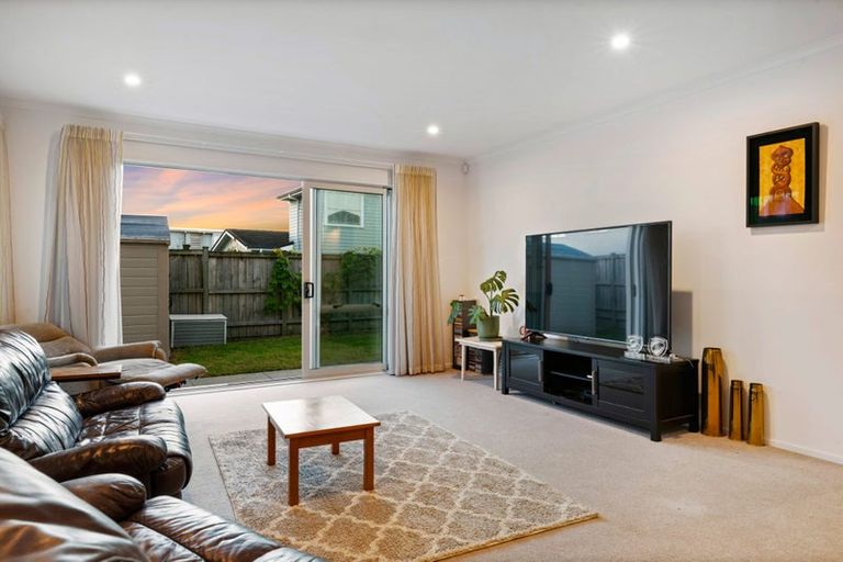 Photo of property in 22 Couldrey Crescent, Red Beach, 0932