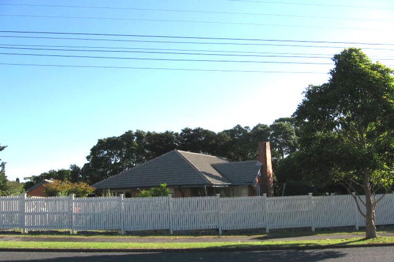 Photo of property in 1 Craigbank Avenue, New Lynn, Auckland, 0600